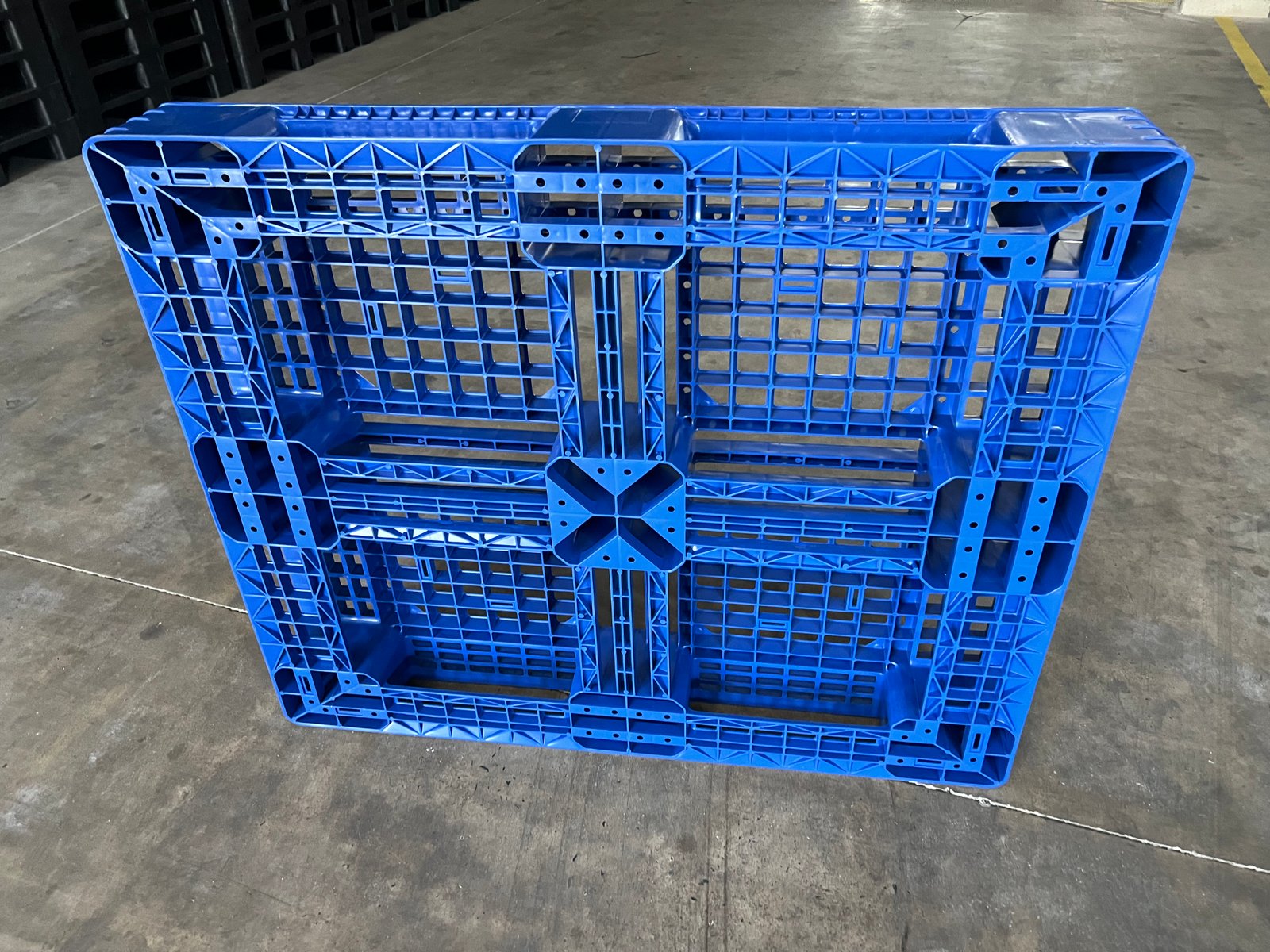 Plastic Pallet T-2 Dark Blue (1200x1000x150 mm)